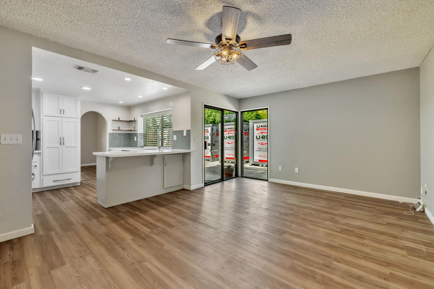 Detail Gallery Image 11 of 34 For 3203 Osuna Way, Sacramento,  CA 95833 - 3 Beds | 2 Baths