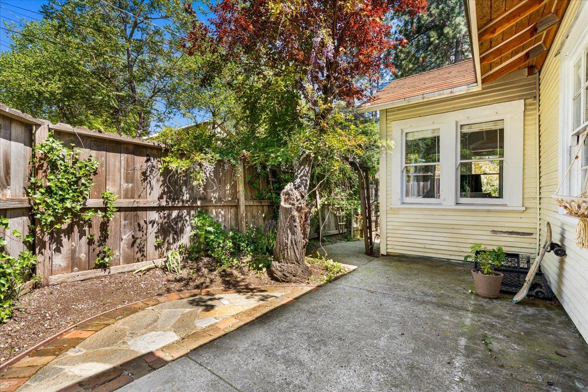 Detail Gallery Image 2 of 84 For 259 N Auburn St, Grass Valley,  CA 95945 - 5 Beds | 4 Baths