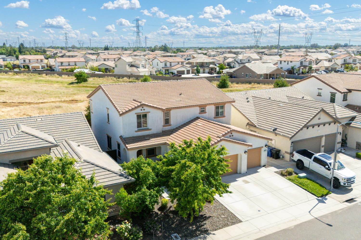 Detail Gallery Image 6 of 42 For 7450 Hanfield Dr, Sacramento,  CA 95829 - 4 Beds | 3/1 Baths