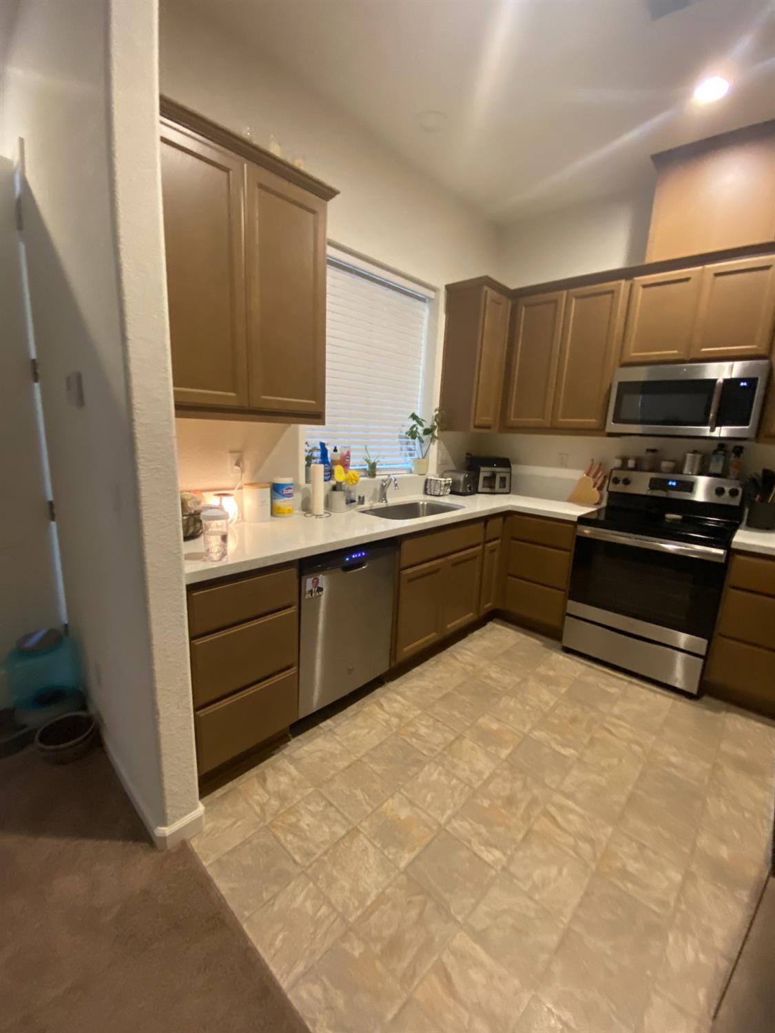 Detail Gallery Image 3 of 15 For 12356 Rose Way, Waterford,  CA 95386 - – Beds | – Baths