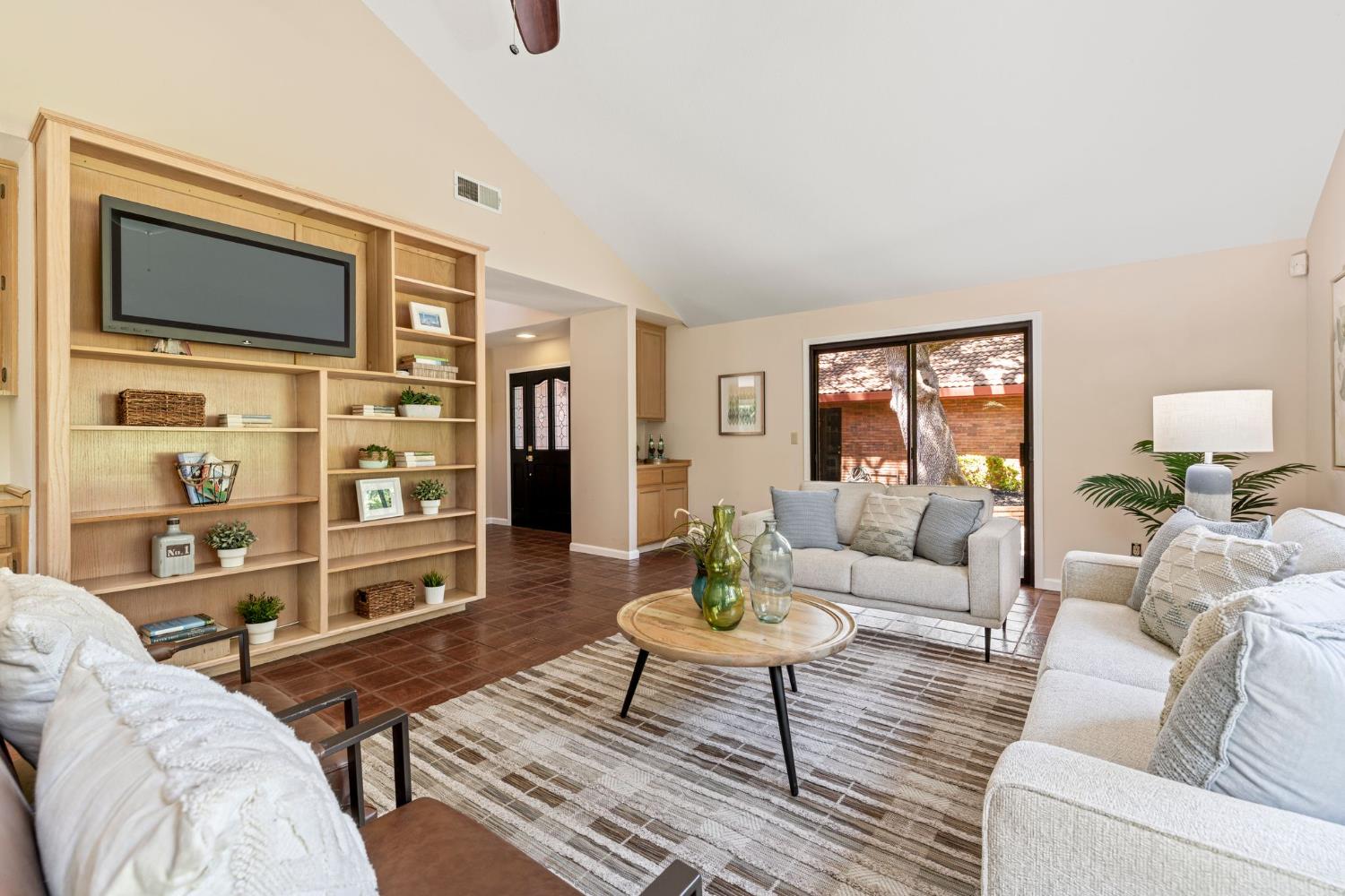 Detail Gallery Image 17 of 87 For 6127 Reservoir Ct, Granite Bay,  CA 95746 - 4 Beds | 4/1 Baths