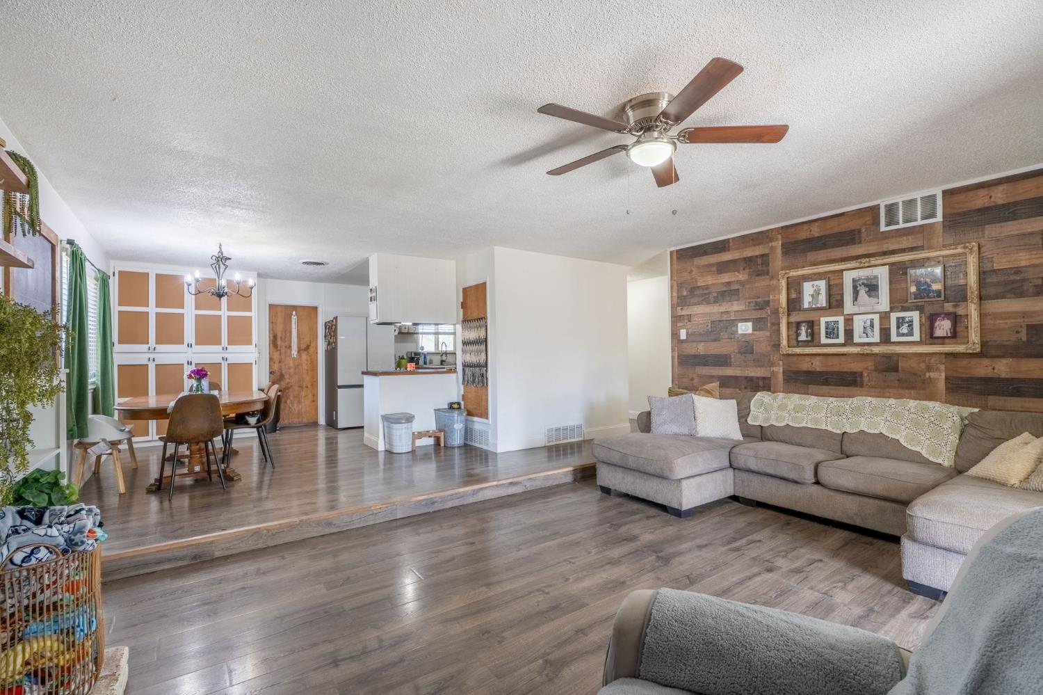 Detail Gallery Image 6 of 27 For 3730 Stanislaus St, Riverbank,  CA 95367 - 3 Beds | 2 Baths