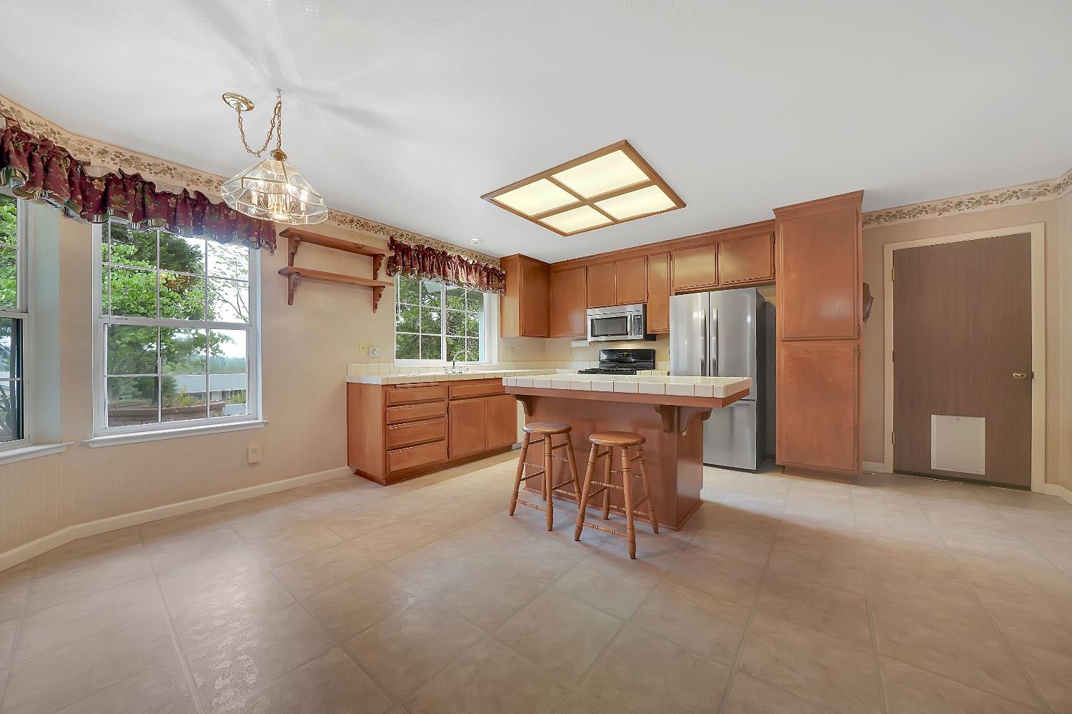 Detail Gallery Image 6 of 36 For 23431 Fortress Way, Pioneer,  CA 95666 - 3 Beds | 2 Baths