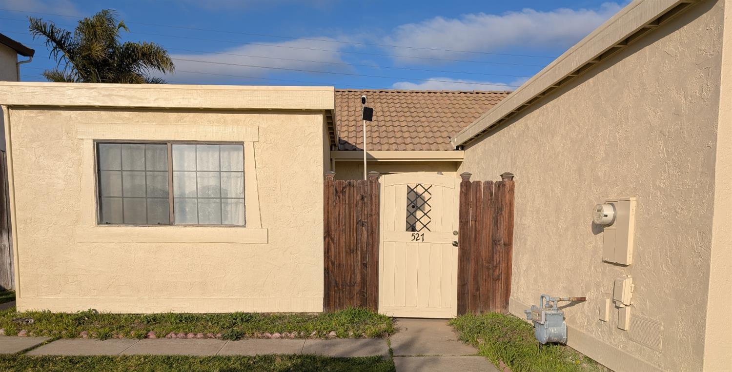 Detail Gallery Image 2 of 25 For 527 Stockton St, Salinas,  CA 93907 - 2 Beds | 1 Baths