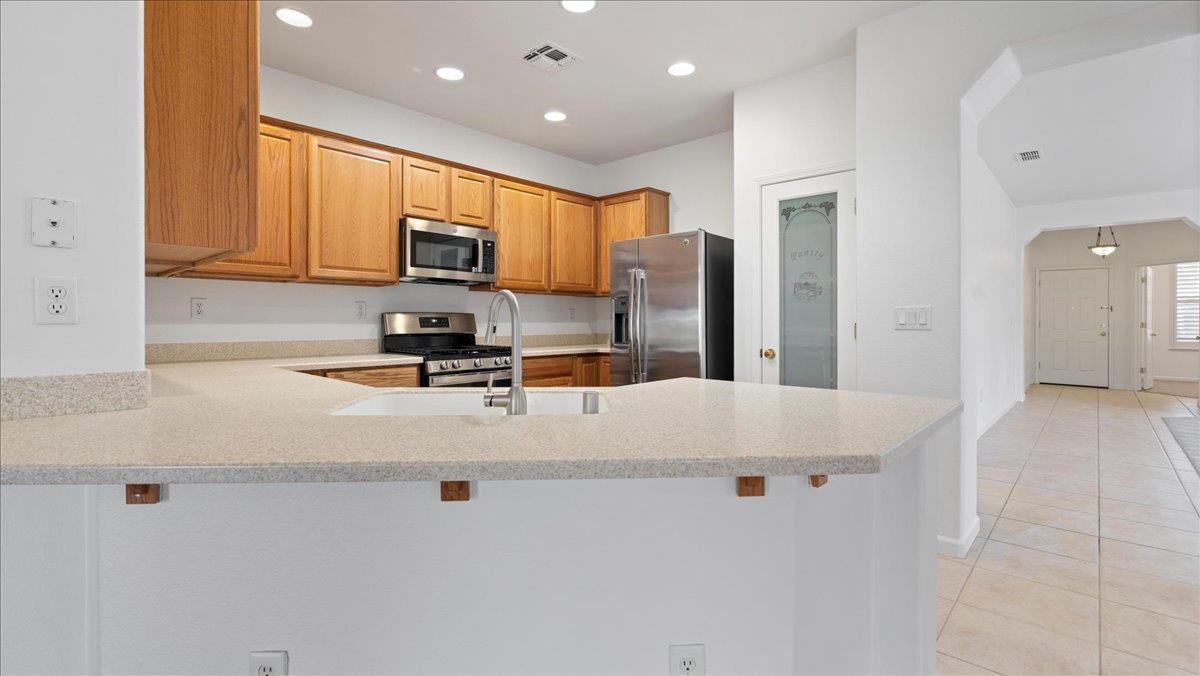 Detail Gallery Image 12 of 48 For 120 Pelican Bay Cir, Sacramento,  CA 95835 - 2 Beds | 2 Baths