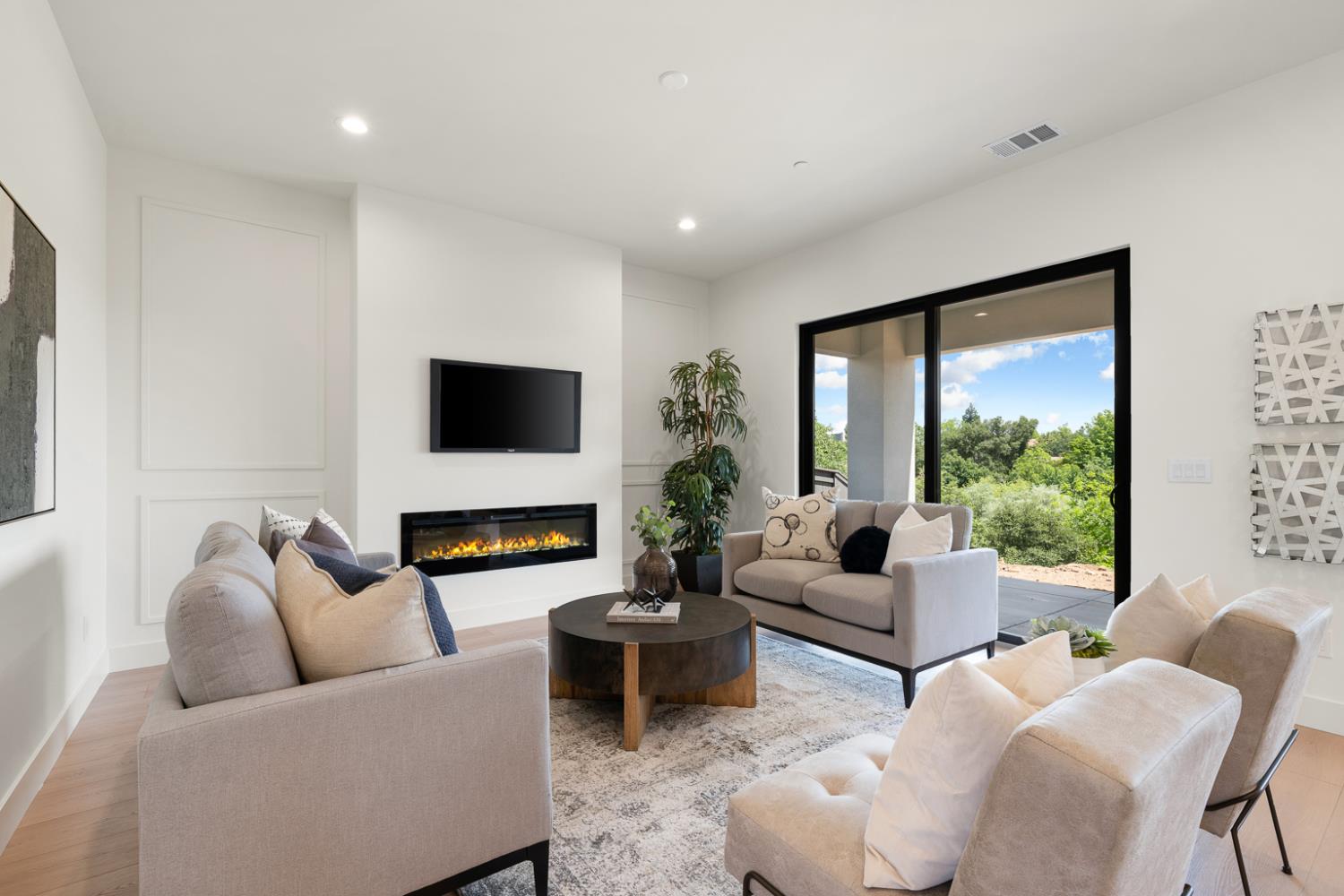 Detail Gallery Image 7 of 59 For 407 East St, Roseville,  CA 95678 - 4 Beds | 4 Baths