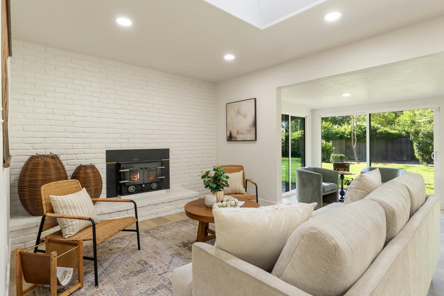 Detail Gallery Image 17 of 53 For 6612 13th St, Sacramento,  CA 95831 - 3 Beds | 2 Baths