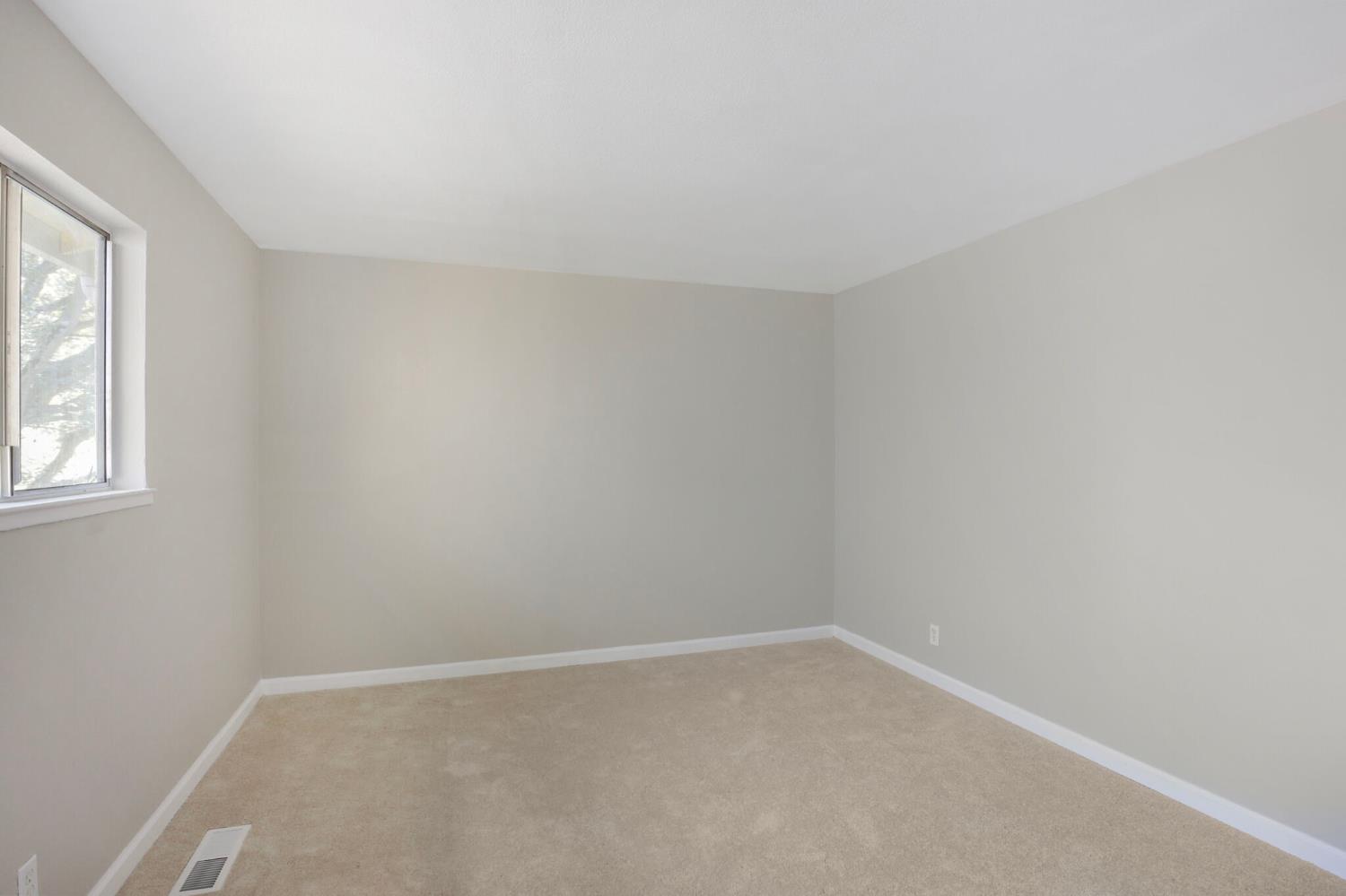 Detail Gallery Image 29 of 34 For 9214 Golf Links Rd, Oakland,  CA 94605 - 3 Beds | 2 Baths