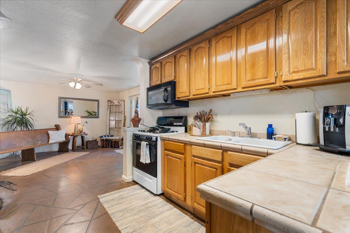 Detail Gallery Image 20 of 46 For 114 Harris St, Grass Valley,  CA 95945 - 6 Beds | 3 Baths