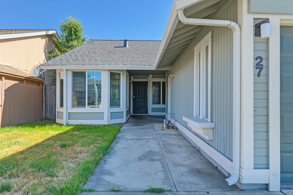 Peach Leaf Court, Sacramento, California image 3