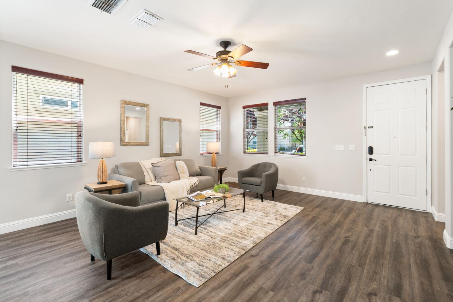 Detail Gallery Image 5 of 31 For 3227 Portage Way, Sacramento,  CA 95835 - 3 Beds | 2/1 Baths