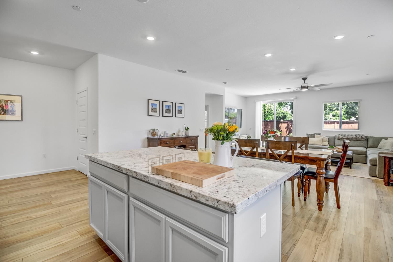 Detail Gallery Image 7 of 33 For 1295 Arriaga Way, Woodland,  CA 95776 - 4 Beds | 2 Baths