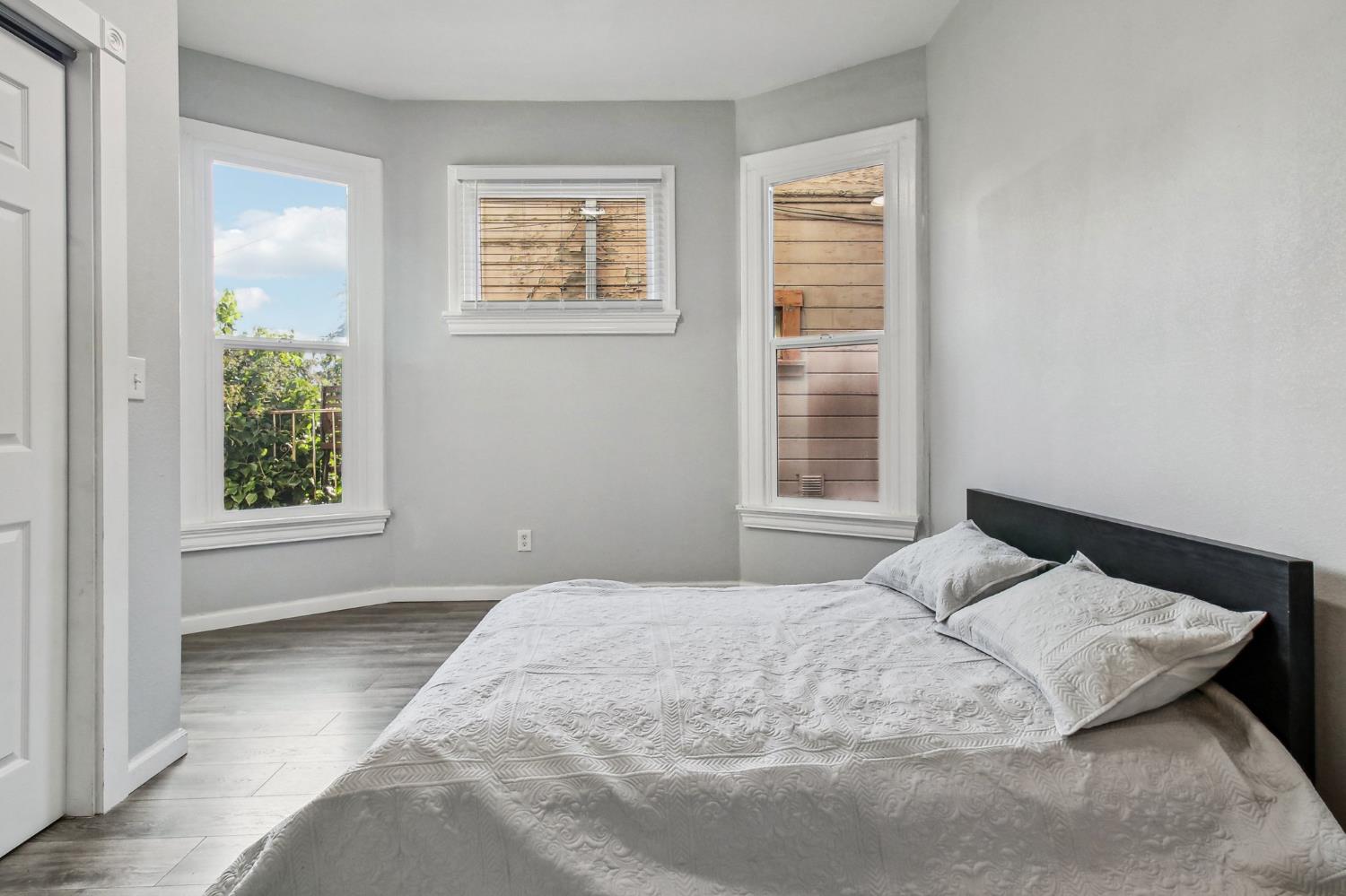 Detail Gallery Image 12 of 33 For 3133 Harrison St, Oakland,  CA 94611 - 4 Beds | 2 Baths