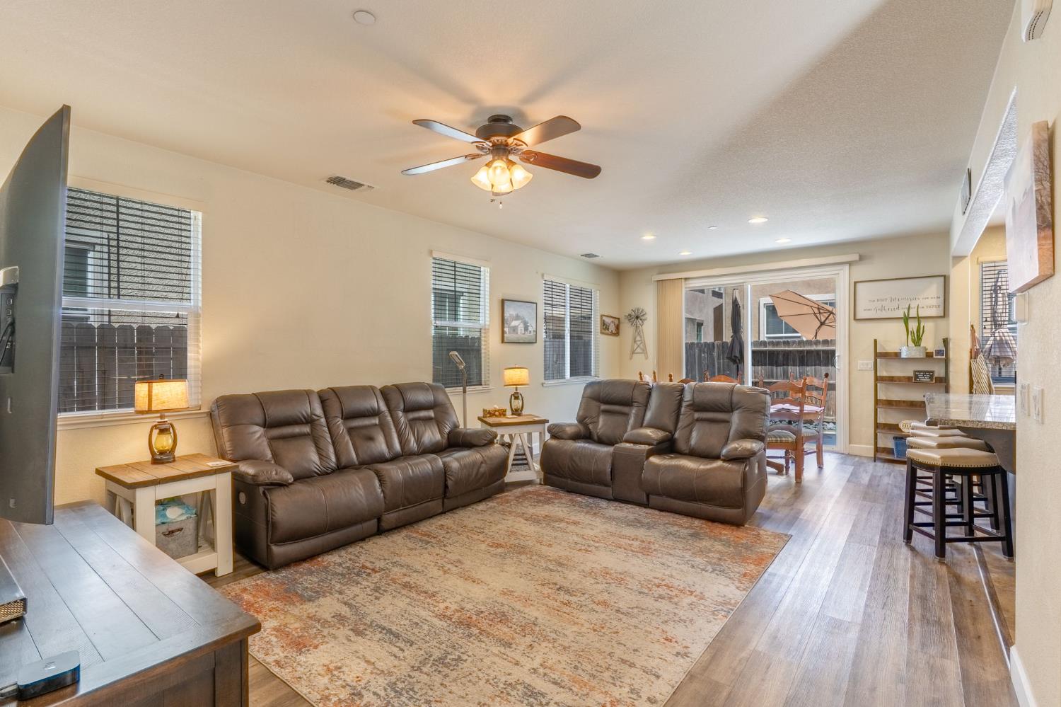 Detail Gallery Image 7 of 34 For 3905 Lookout Dr, Modesto,  CA 95355 - 3 Beds | 2/1 Baths