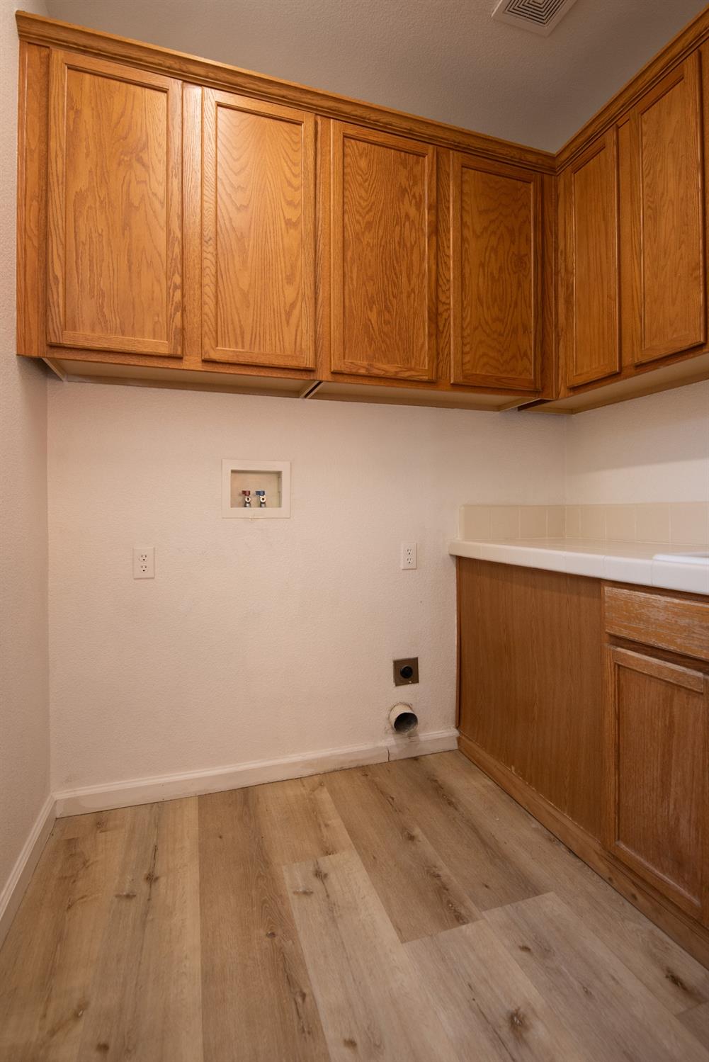 Detail Gallery Image 24 of 59 For 3012 Edgeview Dr, Modesto,  CA 95355 - 5 Beds | 3/1 Baths