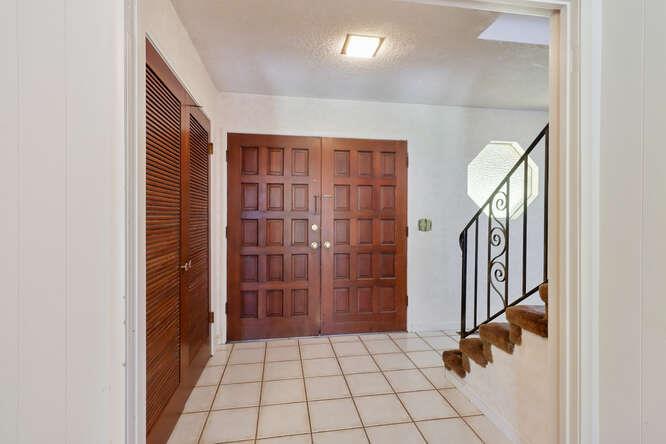 Detail Gallery Image 6 of 49 For 51 Tristan Cir, Sacramento,  CA 95823 - 5 Beds | 2/1 Baths