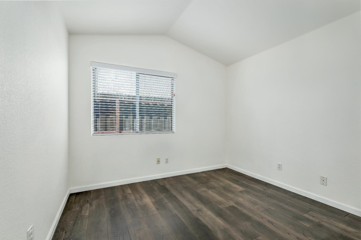 Detail Gallery Image 8 of 35 For 9134 Bungalow Way, Elk Grove,  CA 95758 - 3 Beds | 2 Baths