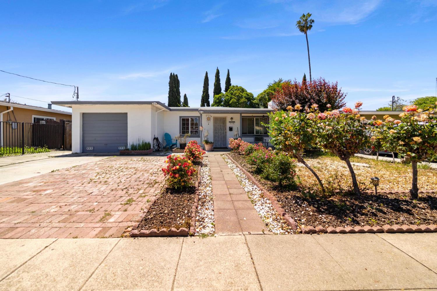 Detail Gallery Image 3 of 15 For 298 W Duane Ave, Sunnyvale,  CA 94085 - 2 Beds | 1 Baths