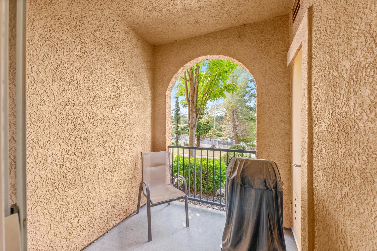 Vessona Circle #1717, Folsom, California image 24