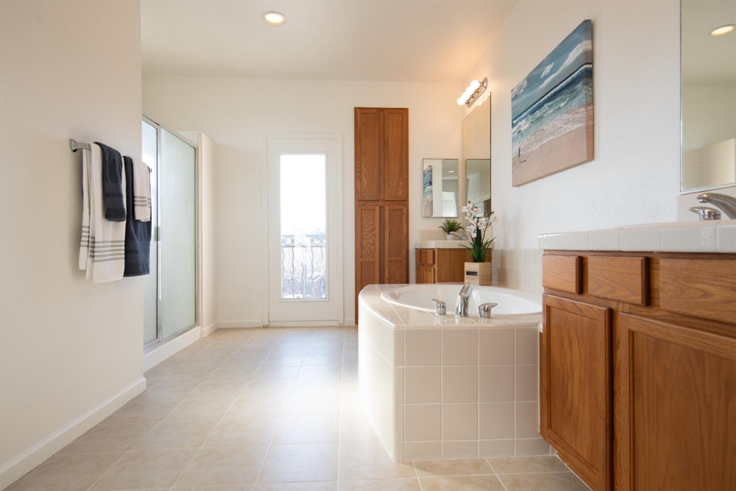 Detail Gallery Image 34 of 59 For 3012 Edgeview Dr, Modesto,  CA 95355 - 5 Beds | 3/1 Baths