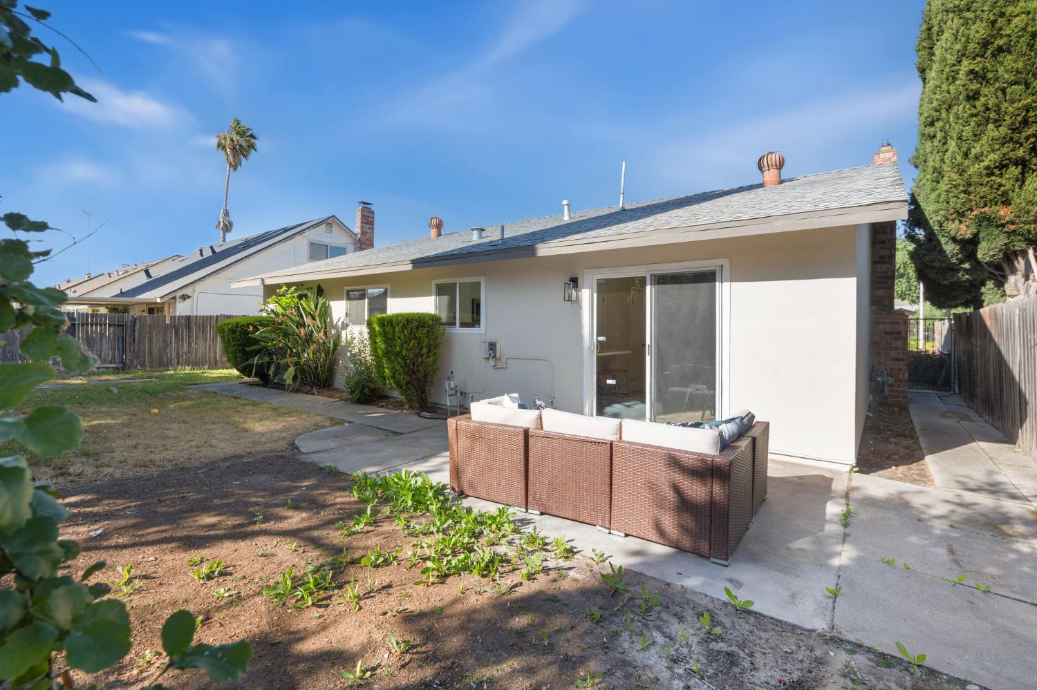Detail Gallery Image 21 of 25 For 8046 Center Pkwy, Sacramento,  CA 95823 - 3 Beds | 2 Baths