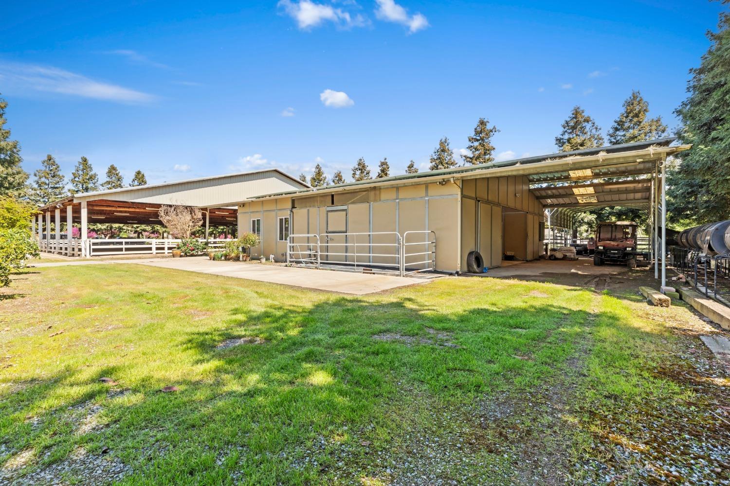 Detail Gallery Image 27 of 77 For 5000 Peach Blossom Ln, Oakdale,  CA 95361 - 5 Beds | 3/1 Baths