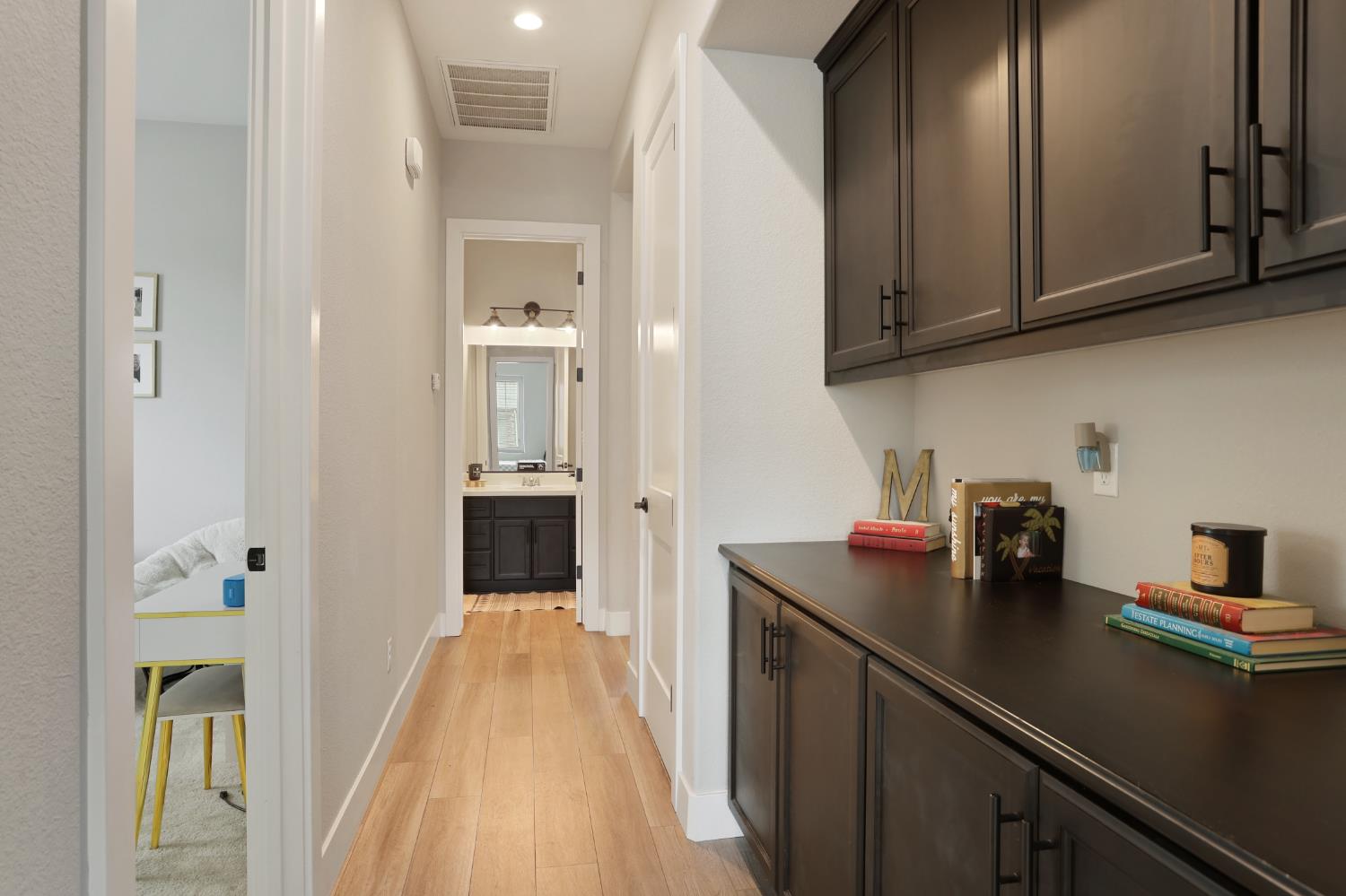 Detail Gallery Image 14 of 61 For 2134 Rambutan Pl, Manteca,  CA 95337 - 5 Beds | 3/1 Baths