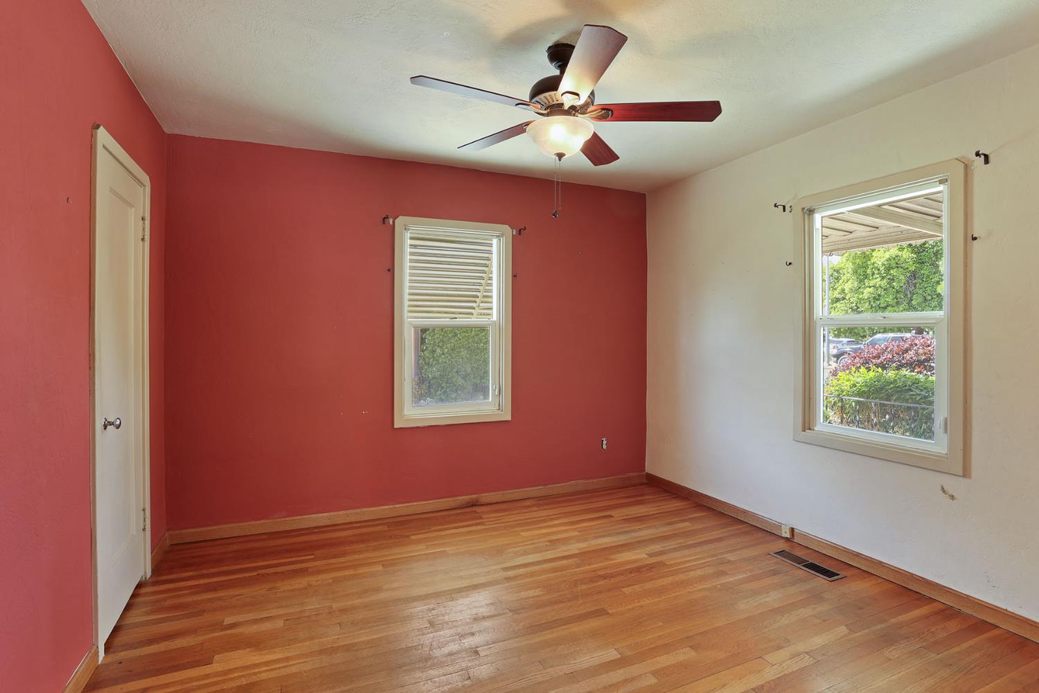 Detail Gallery Image 6 of 39 For 304 E Tokay St, Lodi,  CA 95240 - 2 Beds | 2 Baths