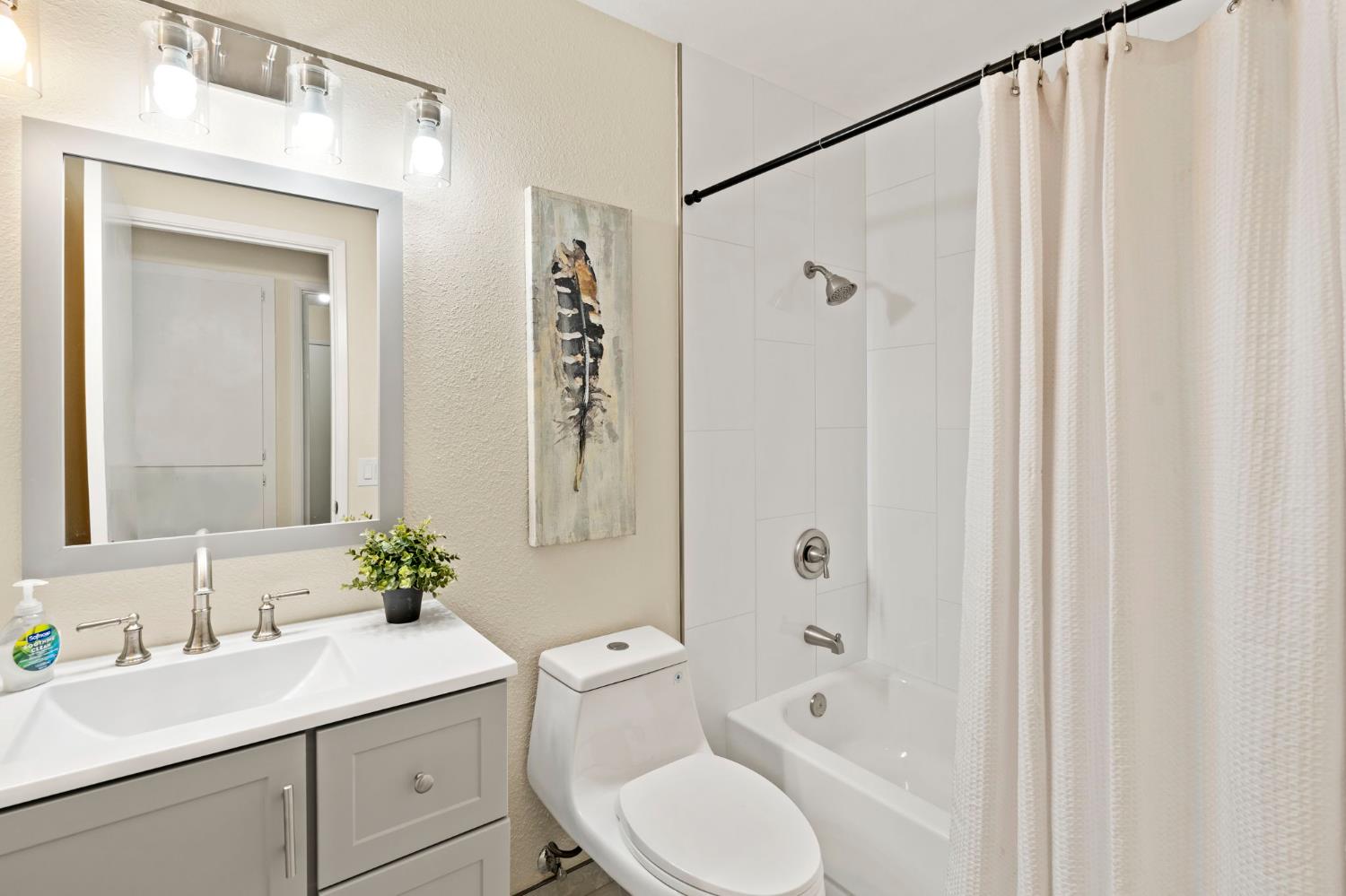 Detail Gallery Image 15 of 18 For 2911 Baronet Way, Sacramento,  CA 95833 - 3 Beds | 2 Baths