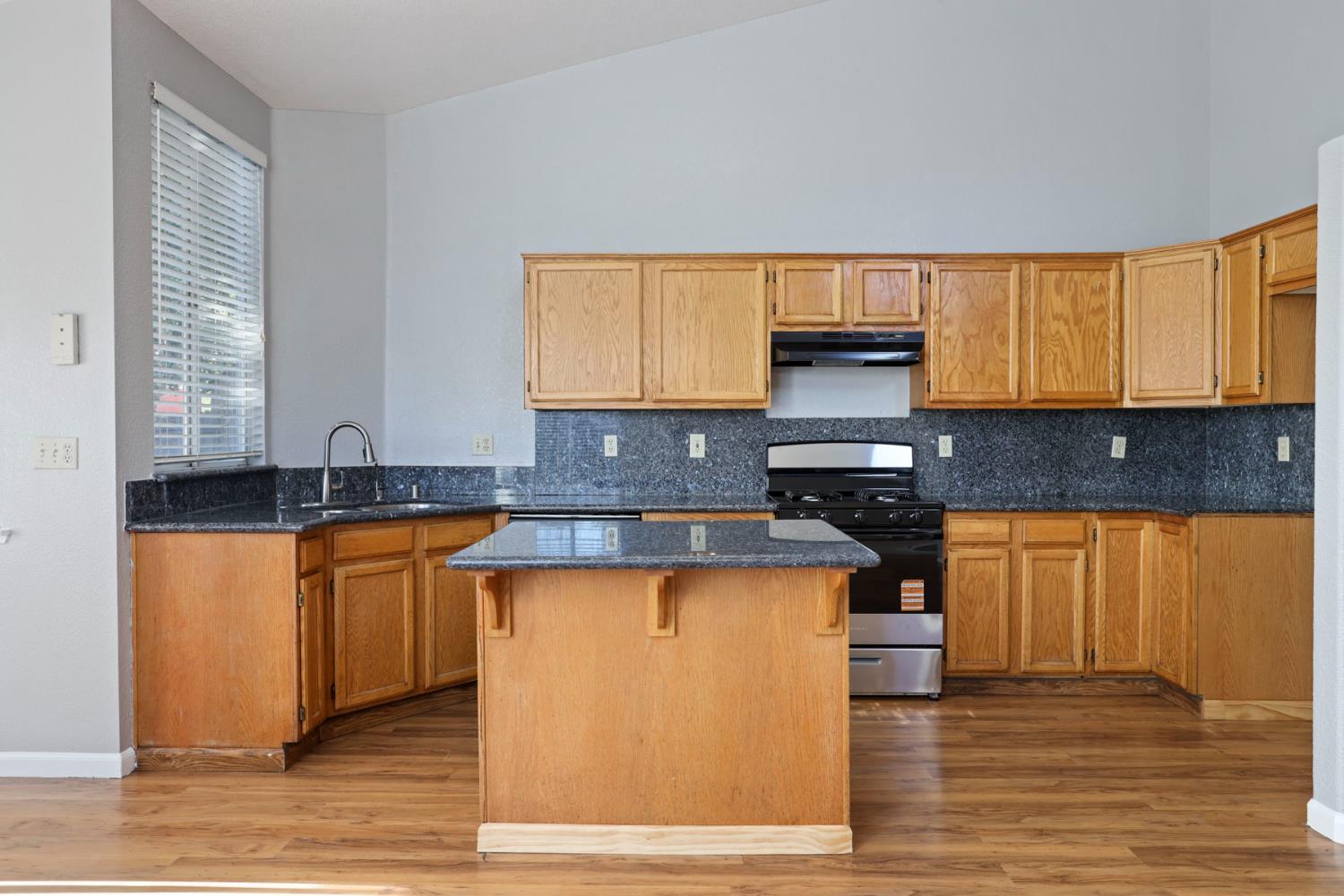 Detail Gallery Image 27 of 36 For 2405 S Fresno Ave, Stockton,  CA 95206 - 3 Beds | 2 Baths