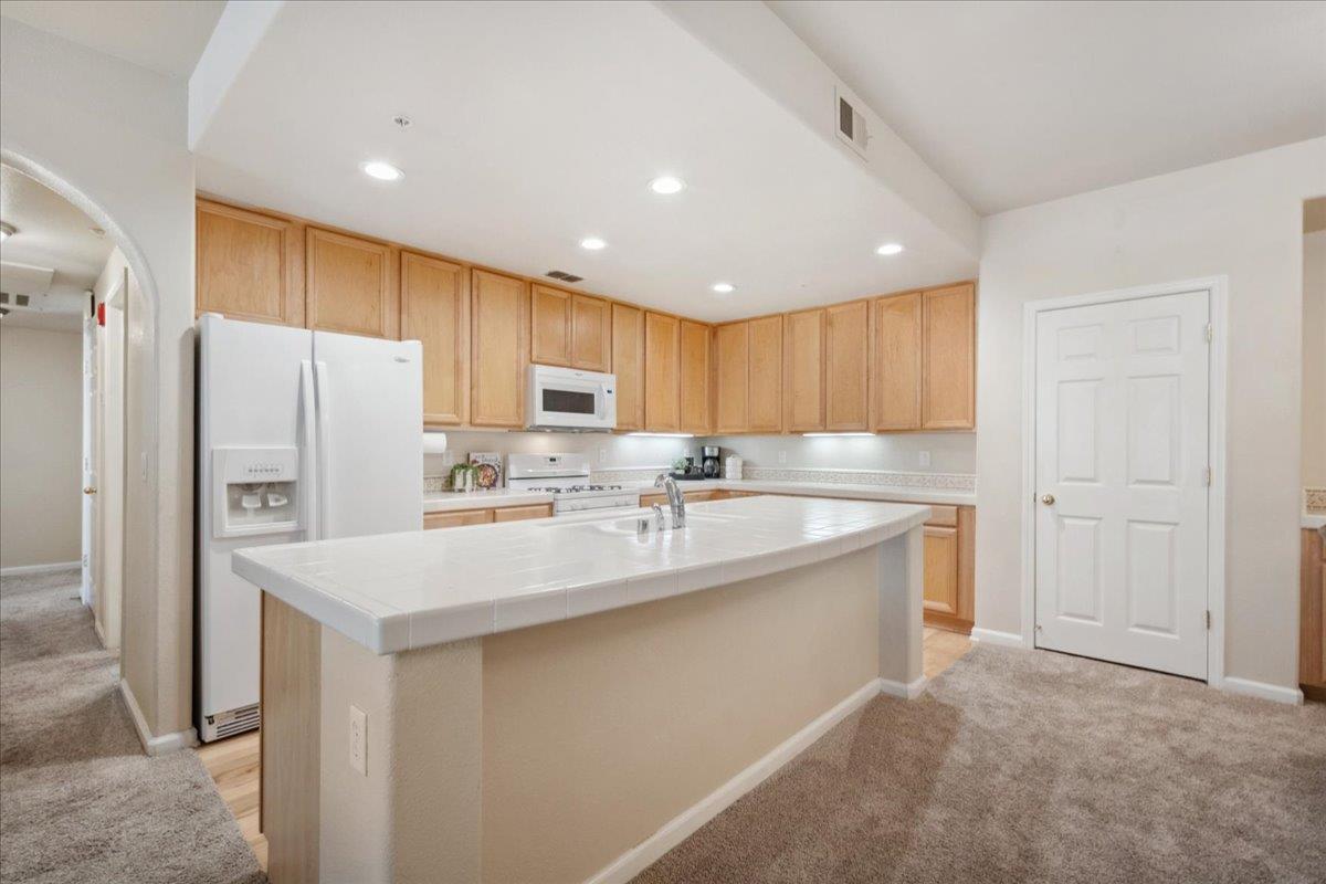 Photo #7: 225062714 Listing: Photo #7
