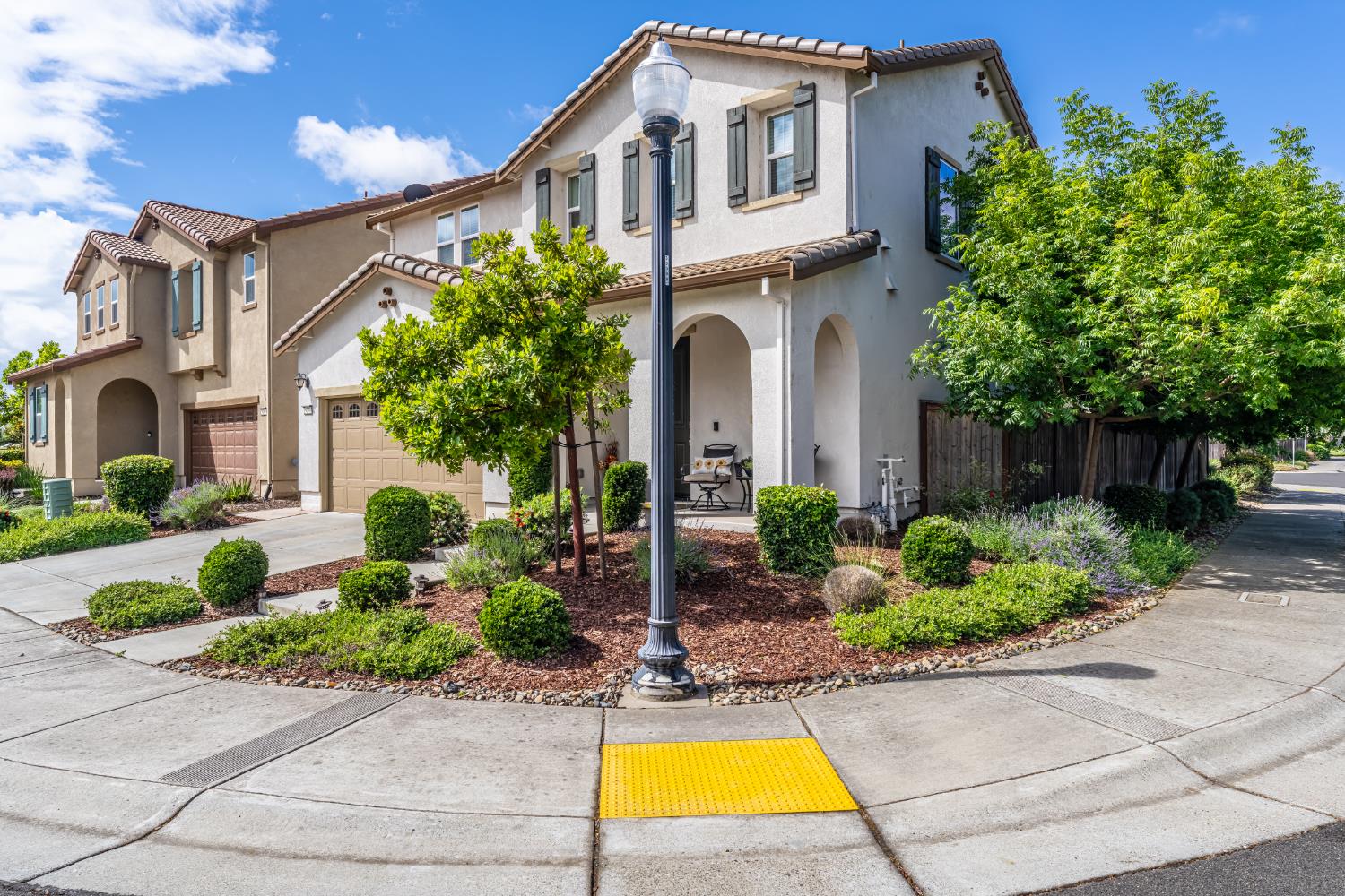 Detail Gallery Image 2 of 52 For 5271 Cloud Crest Way, Sacramento,  CA 95835 - 3 Beds | 2/1 Baths