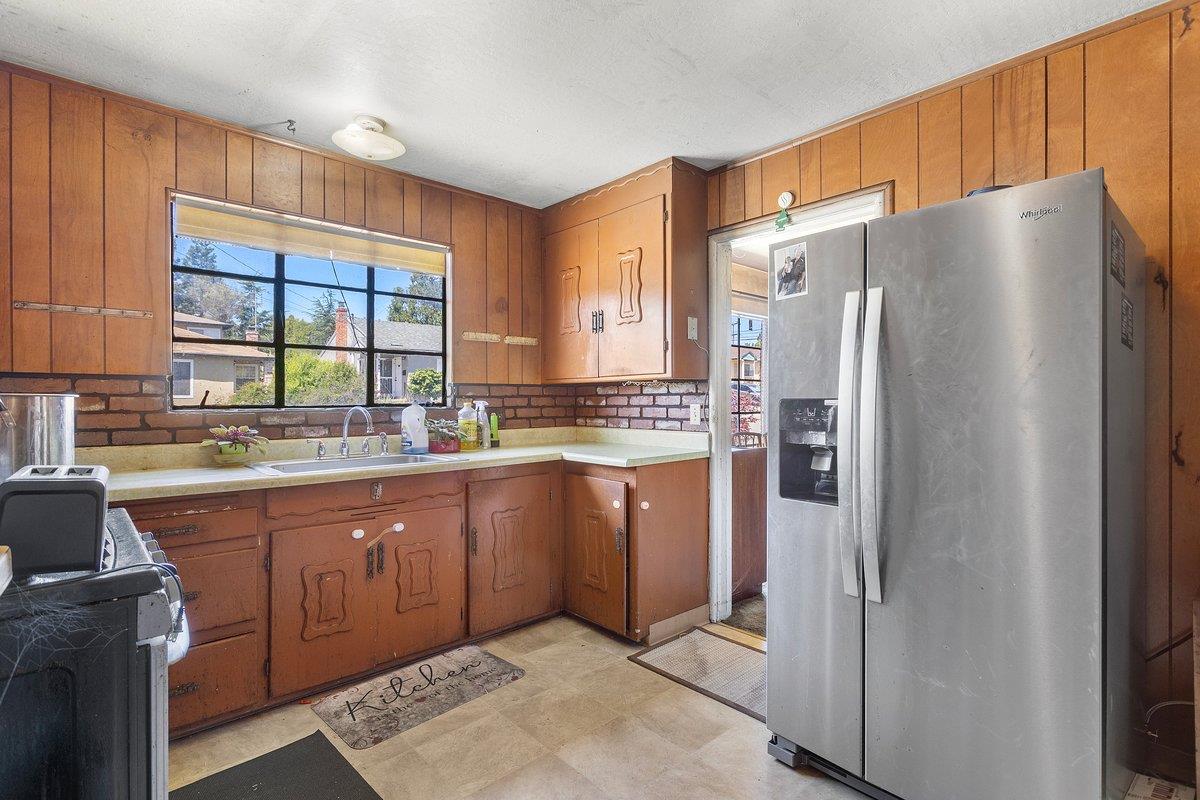 Detail Gallery Image 5 of 12 For 19770 Sprague, Castro Valley,  CA 94549 - 3 Beds | 2 Baths