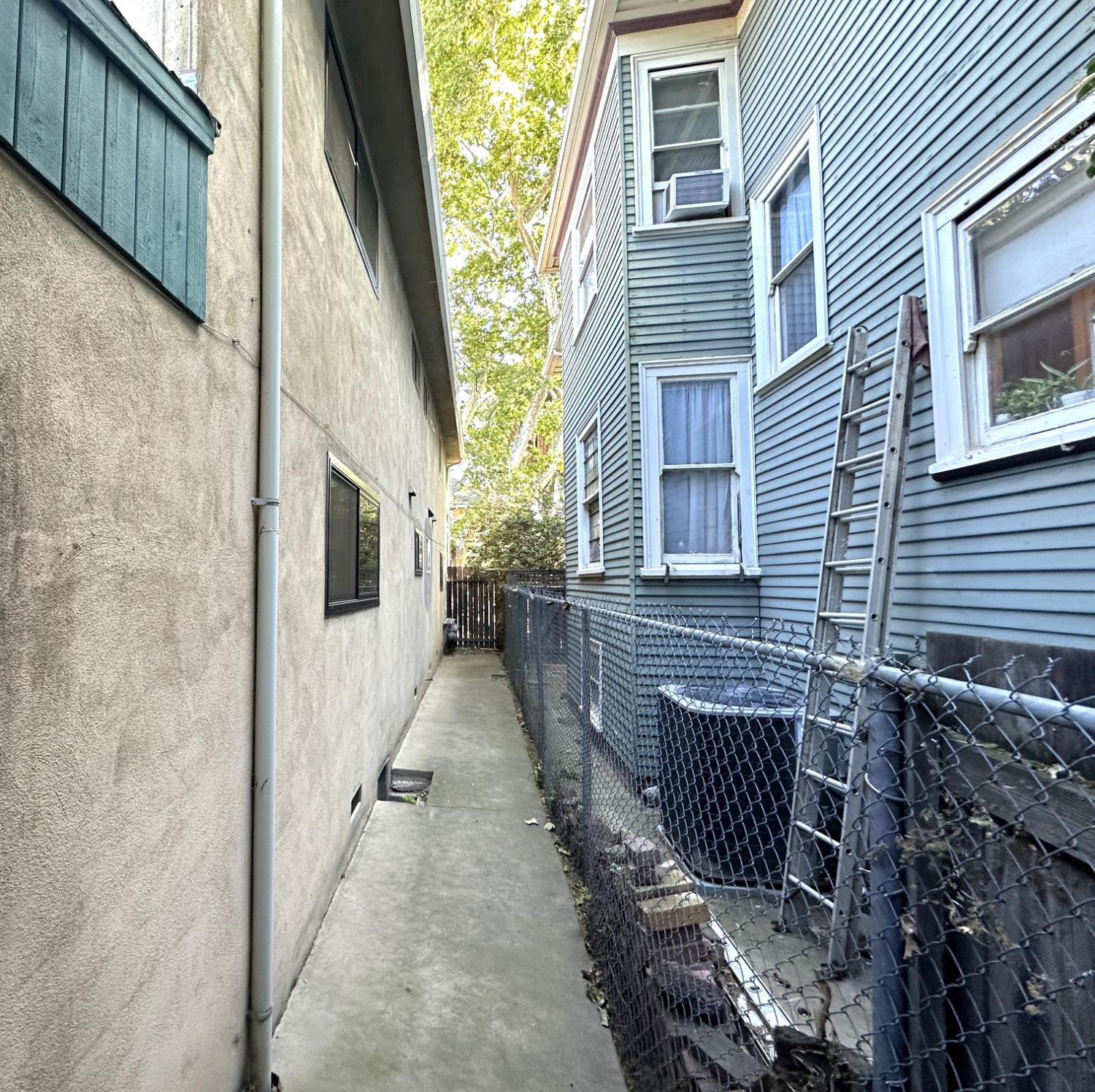 Detail Gallery Image 10 of 70 For 2124 H St, Sacramento,  CA 95816 - – Beds | – Baths