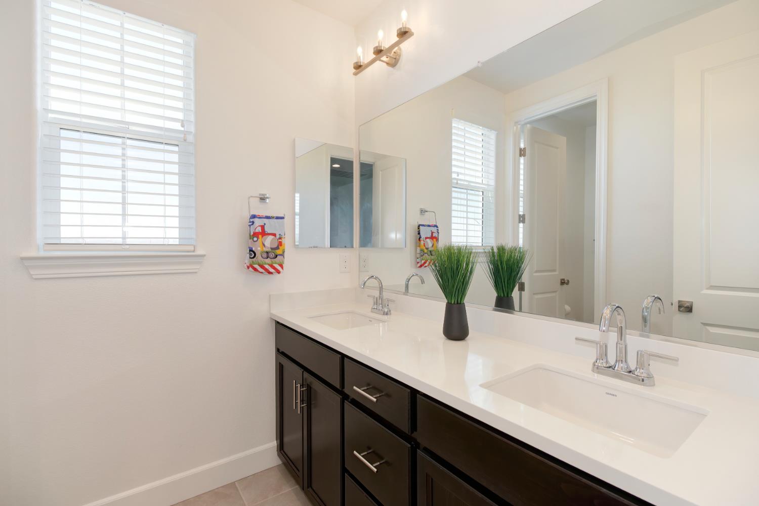 Detail Gallery Image 44 of 69 For 12818 Mission Peak Way, Rancho Cordova,  CA 95742 - 5 Beds | 4/1 Baths