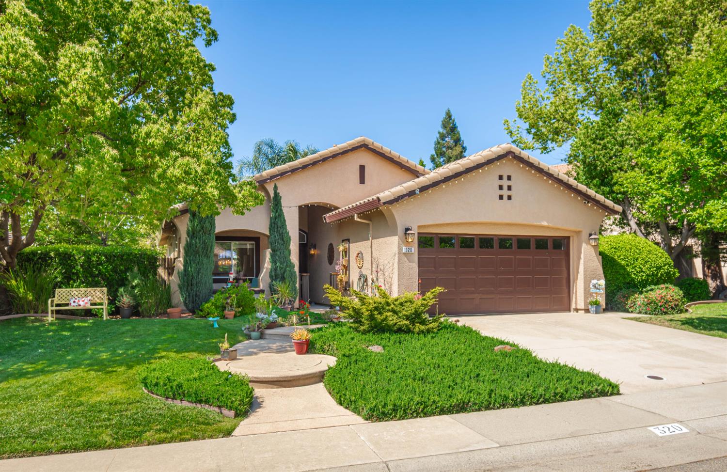 Detail Gallery Image 1 of 48 For 320 Leckenby Way, Folsom,  CA 95630 - 3 Beds | 2 Baths