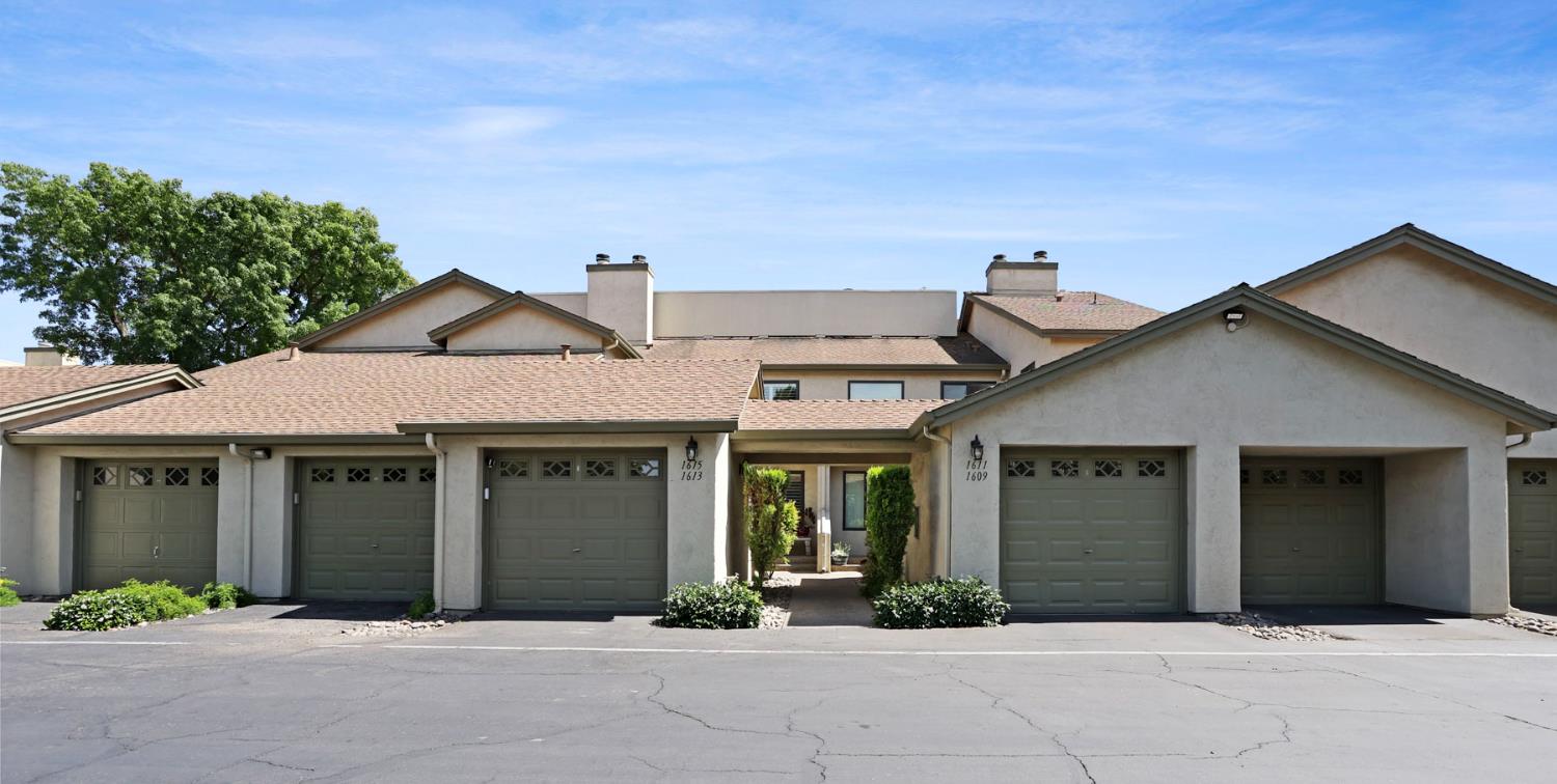Detail Gallery Image 2 of 33 For 1615 Porter Way, Stockton,  CA 95207 - 2 Beds | 2 Baths