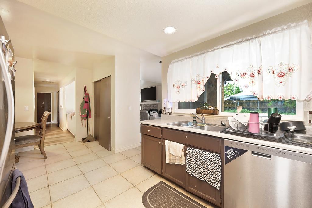 Detail Gallery Image 15 of 25 For 3708 Pullman Dr, Sacramento,  CA 95827 - 3 Beds | 2 Baths