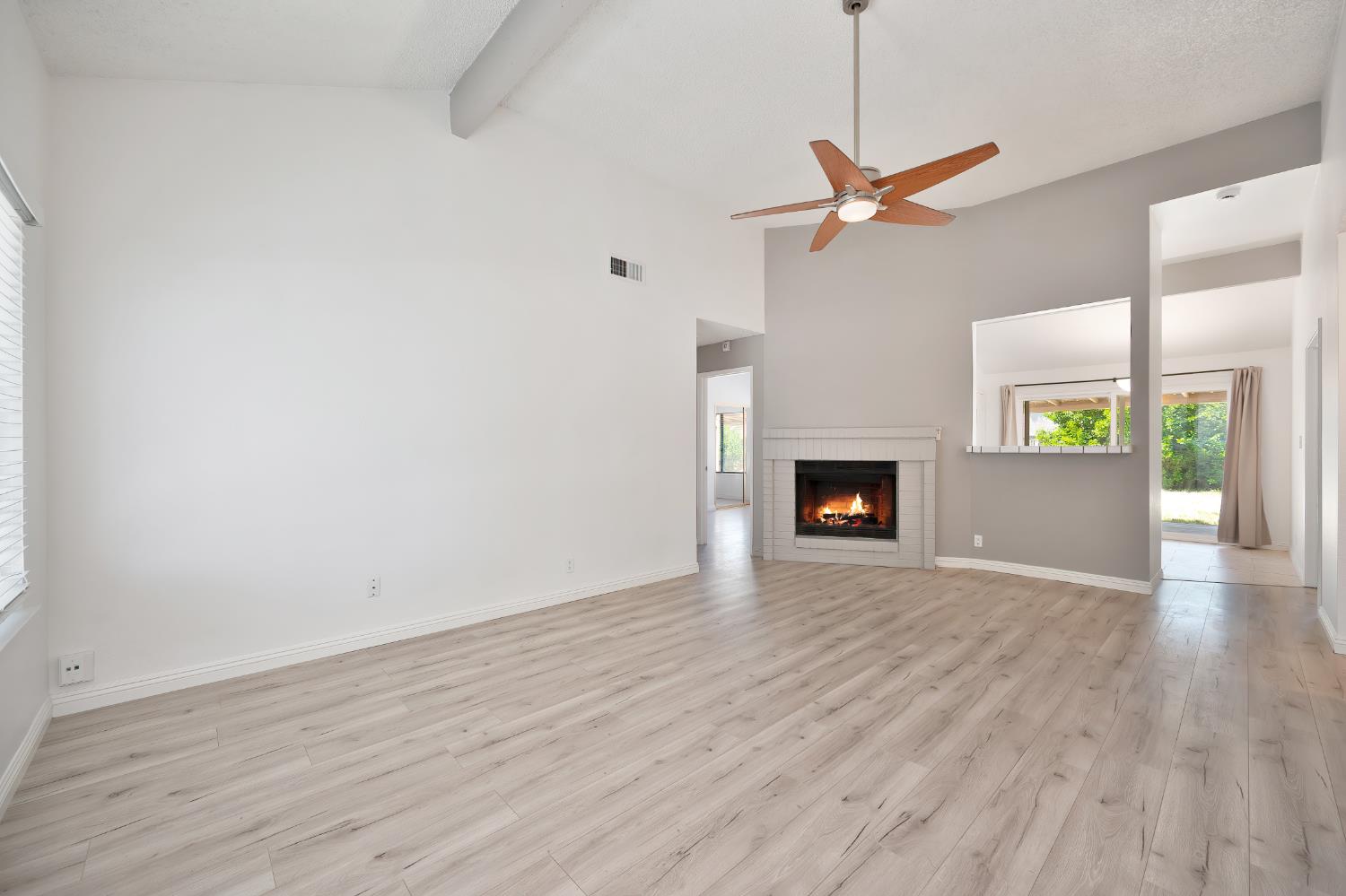 Detail Gallery Image 5 of 28 For 4123 Sea Meadow Way, Sacramento,  CA 95823 - 3 Beds | 2 Baths