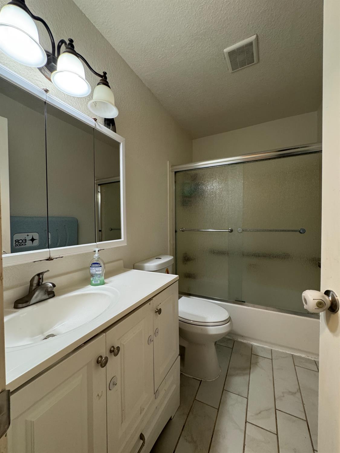 Detail Gallery Image 3 of 27 For 2131 S Sacramento St, Stockton,  CA 95206 - 3 Beds | 1/1 Baths