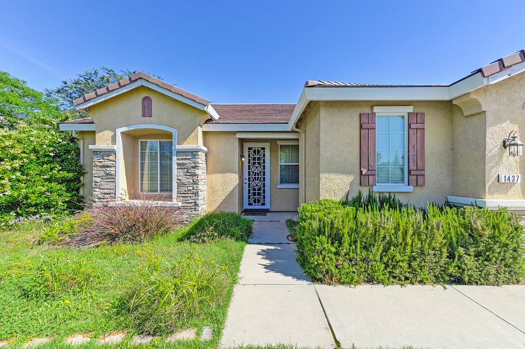 Detail Gallery Image 6 of 42 For 1437 Freeman Ct, Plumas Lake,  CA 95961 - 3 Beds | 2 Baths