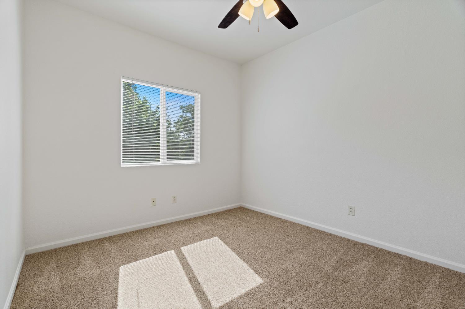 Detail Gallery Image 34 of 52 For 9615 Red Current Way, Elk Grove,  CA 95757 - 4 Beds | 3 Baths