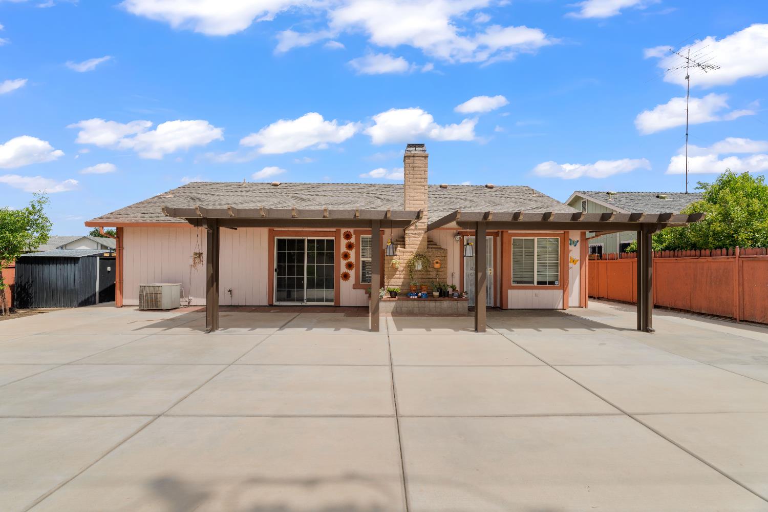 Detail Gallery Image 25 of 34 For 8200 Cottonfield Way, Sacramento,  CA 95828 - 3 Beds | 2 Baths