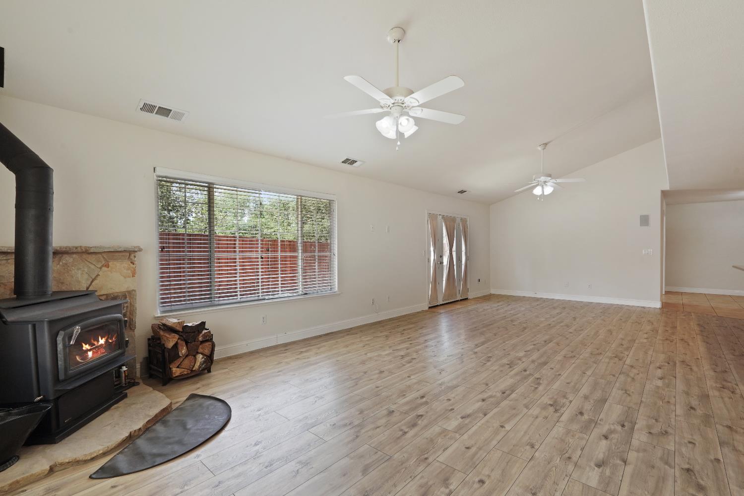 Detail Gallery Image 10 of 40 For 8760 Greer Way, Valley Springs,  CA 95252 - 3 Beds | 2 Baths