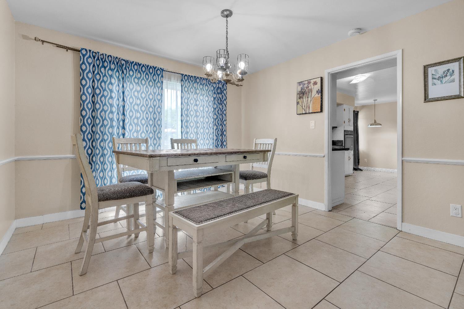 Detail Gallery Image 10 of 21 For 1167 W El Camino Ave, Sacramento,  CA 95833 - 3 Beds | 2/1 Baths