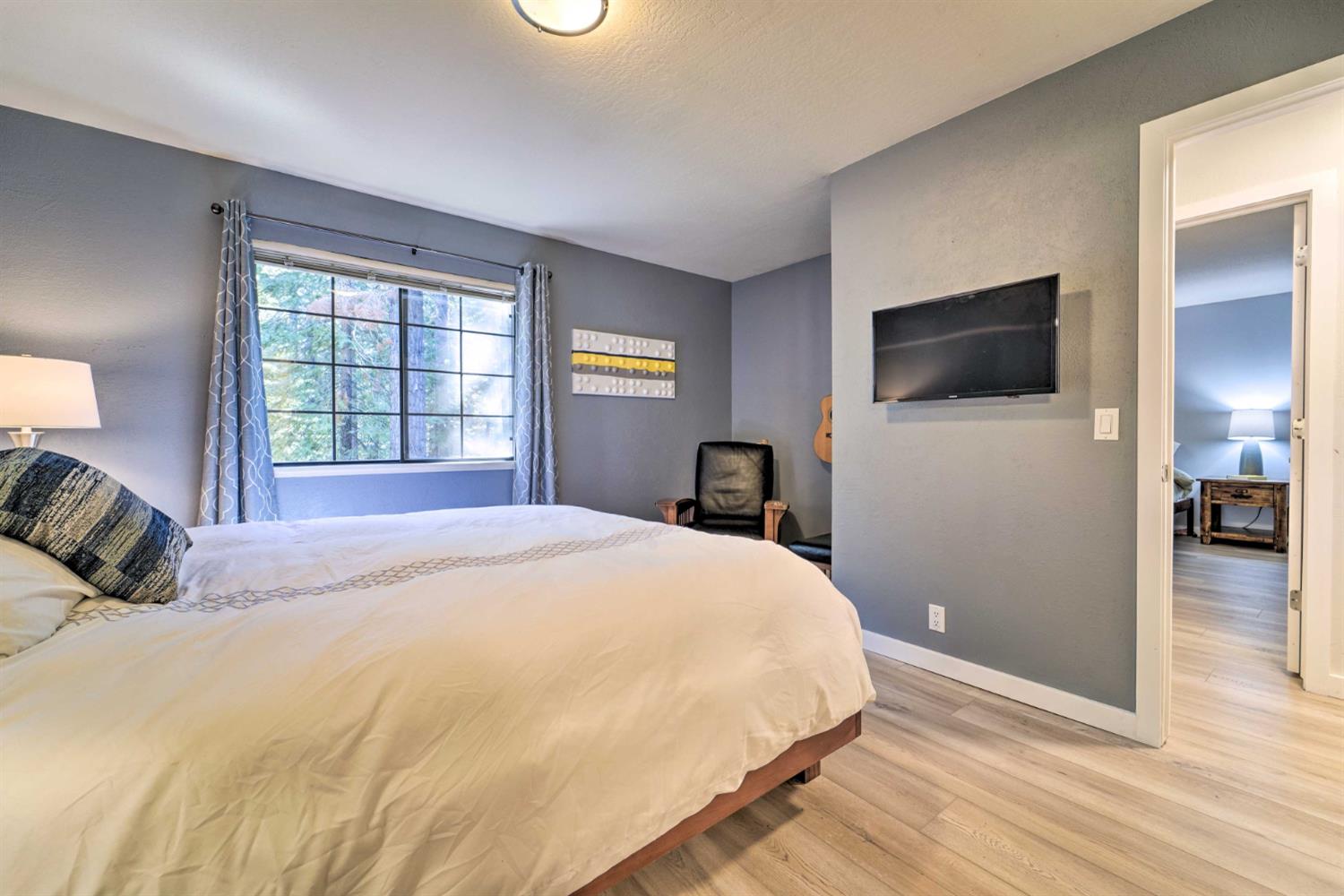 Detail Gallery Image 11 of 25 For 391 Tahoe Woods Blvd, Tahoe City,  CA 96145 - 3 Beds | 2 Baths