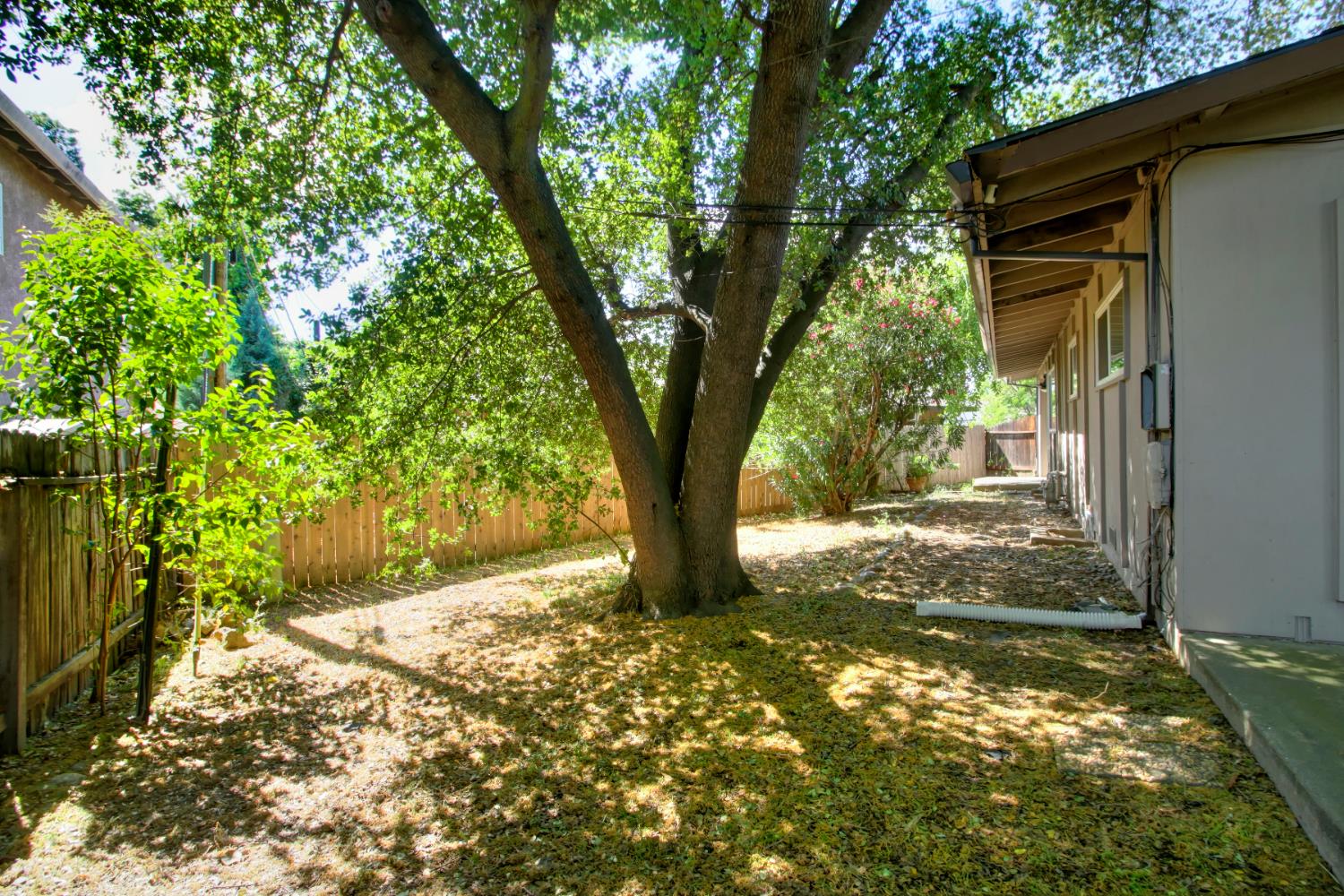 Detail Gallery Image 1 of 43 For 4920 Douvan Ct, Carmichael,  CA 95608 - – Beds | – Baths