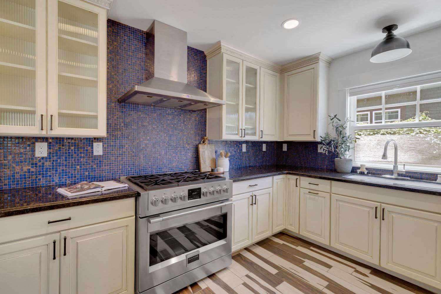 Detail Gallery Image 9 of 31 For 862 38th St, Sacramento,  CA 95816 - 3 Beds | 2/1 Baths