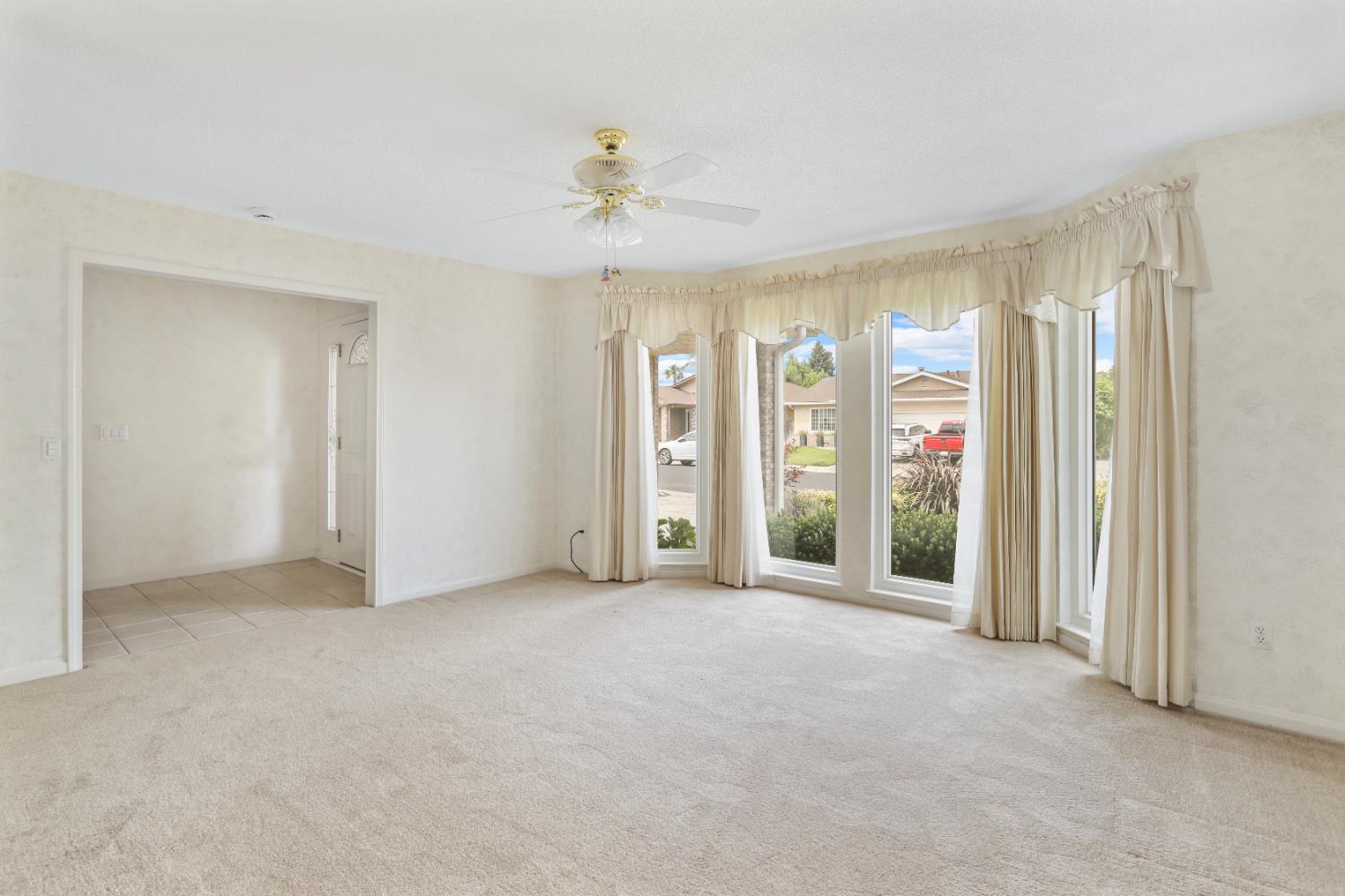 Detail Gallery Image 8 of 38 For 678 Emerald Pl, Manteca,  CA 95336 - 3 Beds | 2 Baths