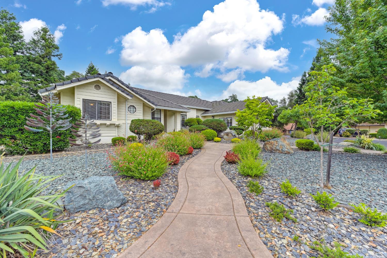 Detail Gallery Image 4 of 68 For 6441 via Del Cerrito, Sloughhouse,  CA 95683 - 3 Beds | 2/1 Baths